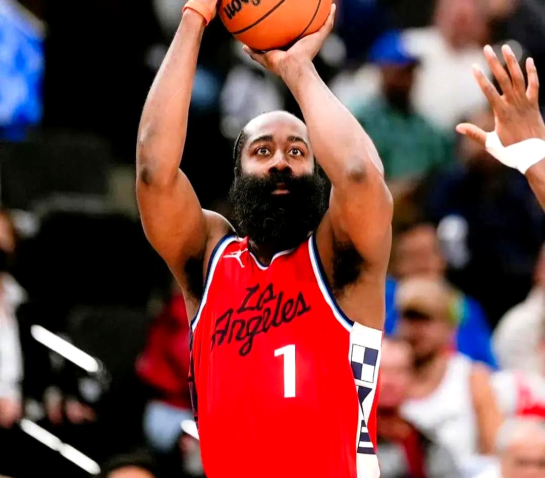 NBA球员的努力和汗水点亮球场